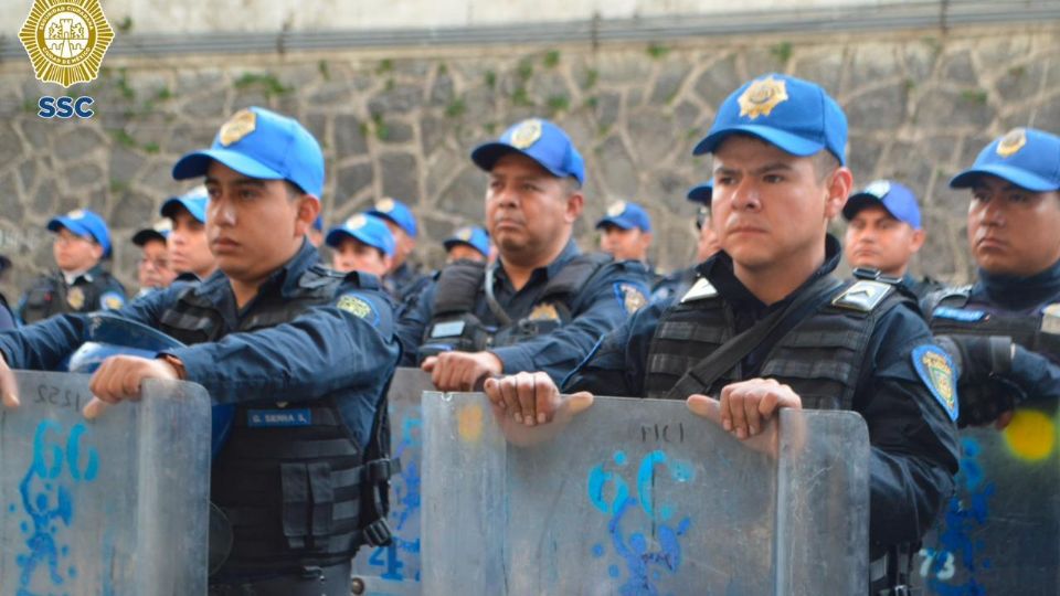 Elementos de la SSC resguardan el Estadio Azteca.