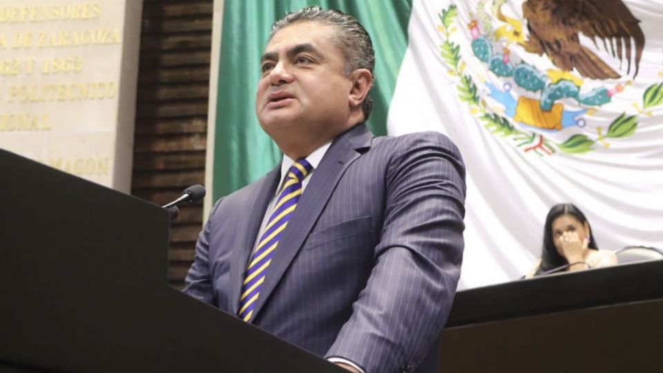 Luis Espinoza Cházaro, diputado por el PRD.