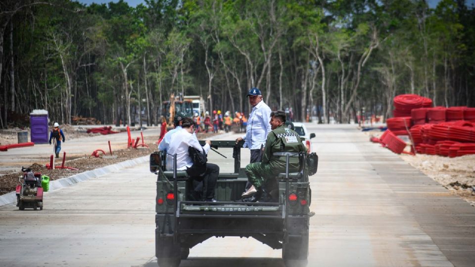 AMLO en supervisión de obra del Aeropuerto de Tulum.