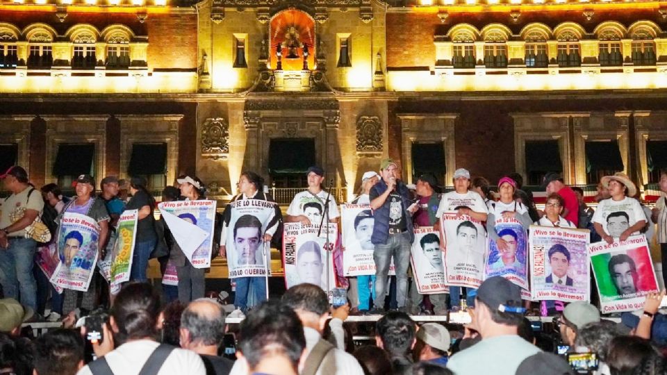 Padres de los normalistas de Ayotzinapa.