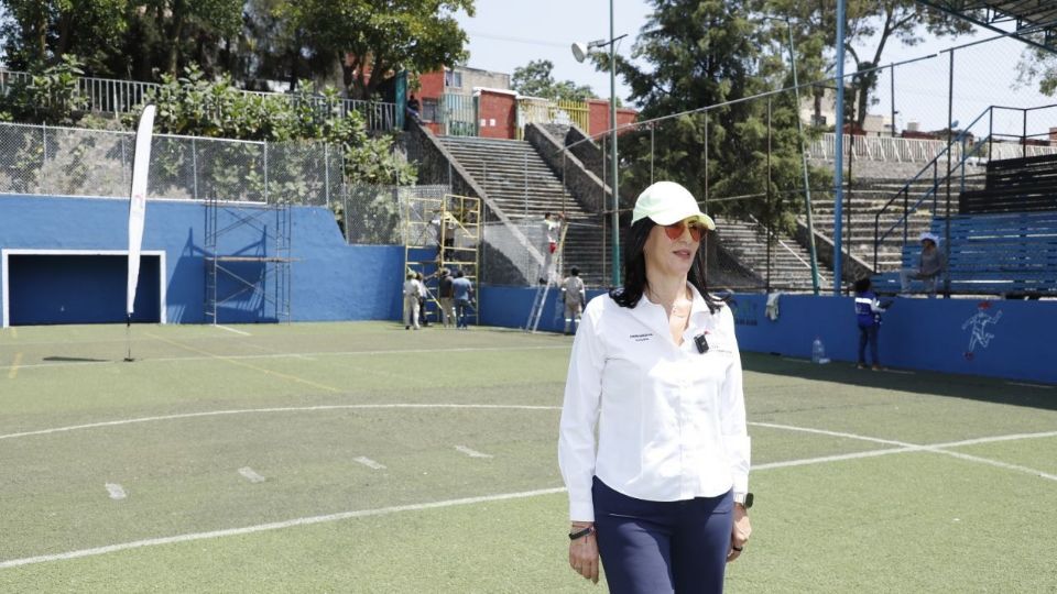 Lía Limón, alcaldesa de Álvaro Obregón, entrega obras en beneficio de los habitantes de la demarcación.