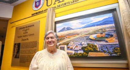 Artista Saskia Juárez dona pintura en homenaje al 90 aniversario de la UANL