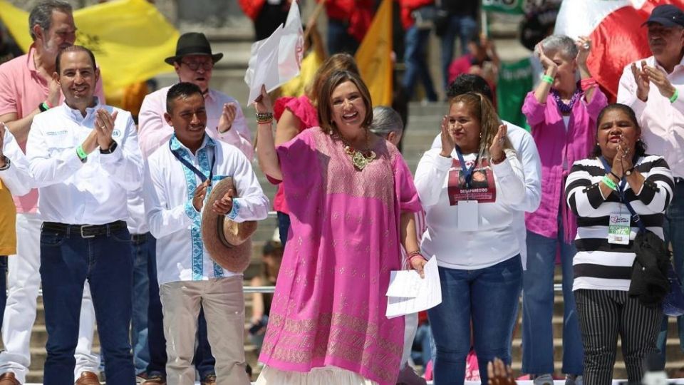 Al emitir un mensaje en el Ángel de la Independencia Xóchitl Gálvez dijo que hace unos meses la oposición estaba desmoralizada y hoy “ya le dimos la vuelta al pesimismo”.
