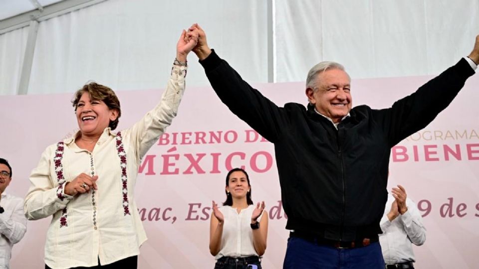 AMLO y Delfina Gómez.