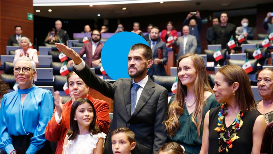 El senador estuvo acompañado por su familia en este emotivo momento.