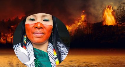 Líder indígena de Brasil hace un ritual contra la deforestación en el Amazonas durante el Foro de Davos
