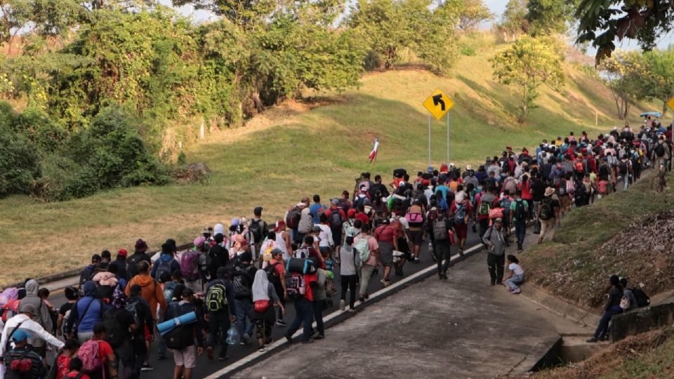 La caravana está compuesta por más de mil 500 extranjeros, mayoritariamente mujeres y niños, que buscan llegar al centro del país.