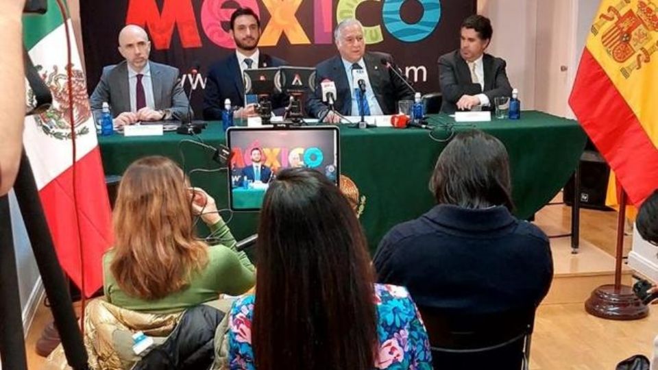 Miguel Torruco, titular de Sectur, en rueda de prensa.