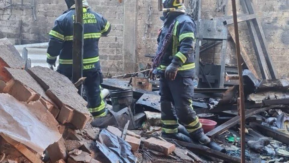 Explota inmueble que almacenaba pólvora de manera irregular en Mixquic.