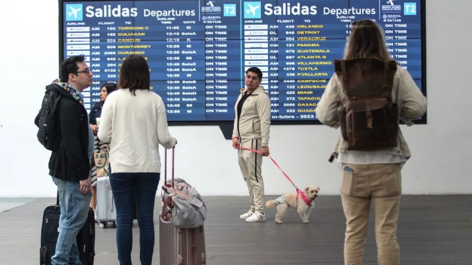 Puedes checar aquí el estatus de tus vuelos.