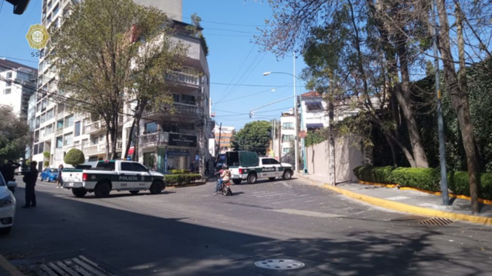 Cierran avenida Alencastre por falta de agua.