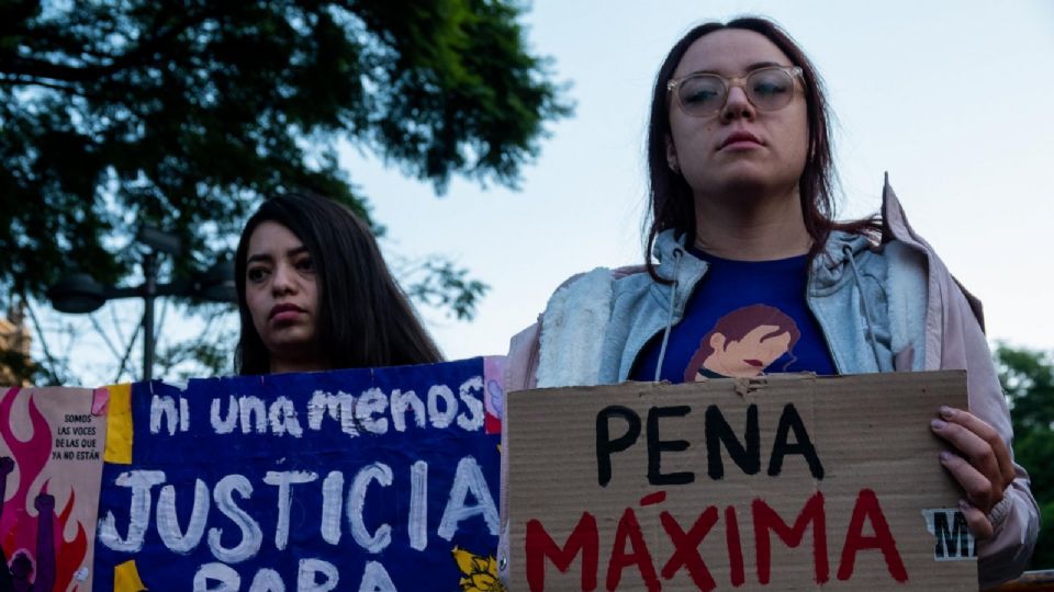 Familiares y amigas de Ariadna Fernanda López se manifestaron frente a la SCJN para exigir justicia.