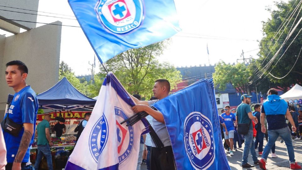 Aficionados de Cruz Azul.