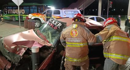 Accidente vial en Monterrey deja una persona prensada