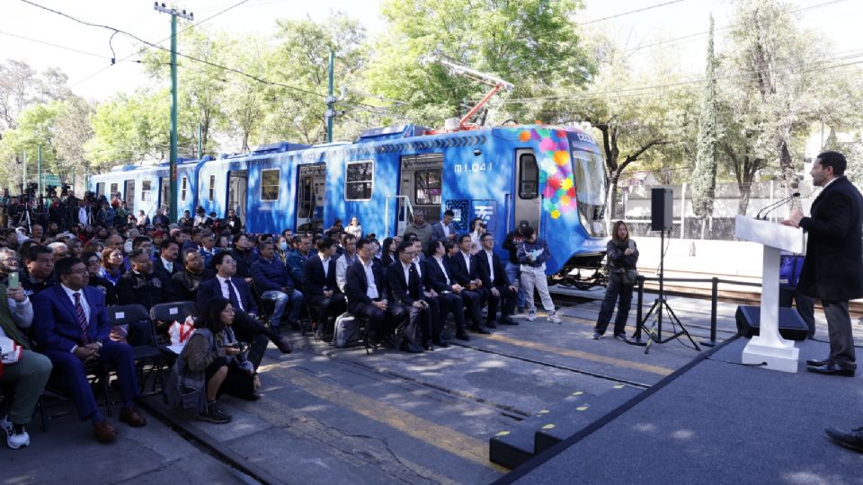 Martí Batres pondrá en marcha el primero de nueve trenes que se sumarán al servicio del Tren Ligero.