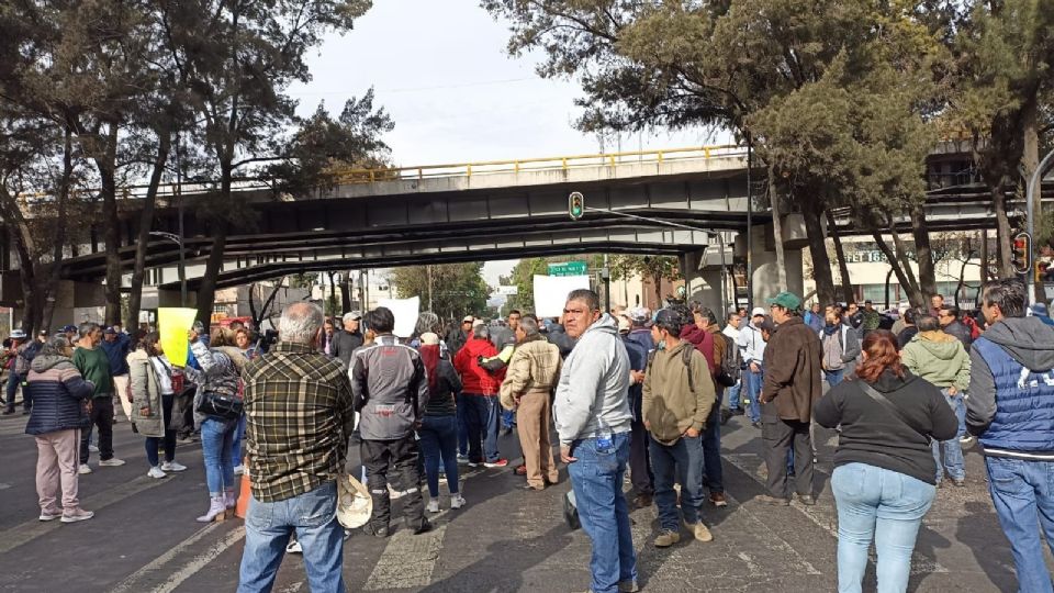 Los inconformes cerraron el eje 5 sur a la altura con Río Churubusco.