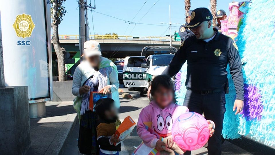 Elementos de la SSC celebran a los Reyes Magos.