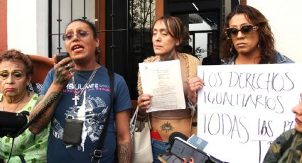 Protestan afuera de la CEAVI activistas y comunidad trans