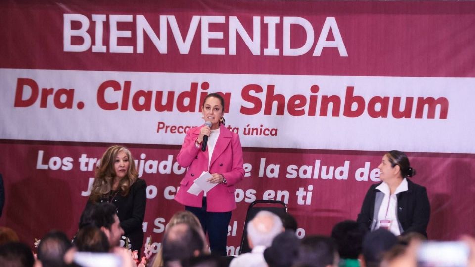 Claudia Sheinbaum sostiene reunión con médicos en Jalisco
