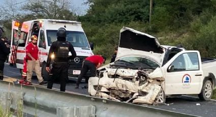 Un taxista y un ex policía mueren tras chocar contra una camioneta en Galeana