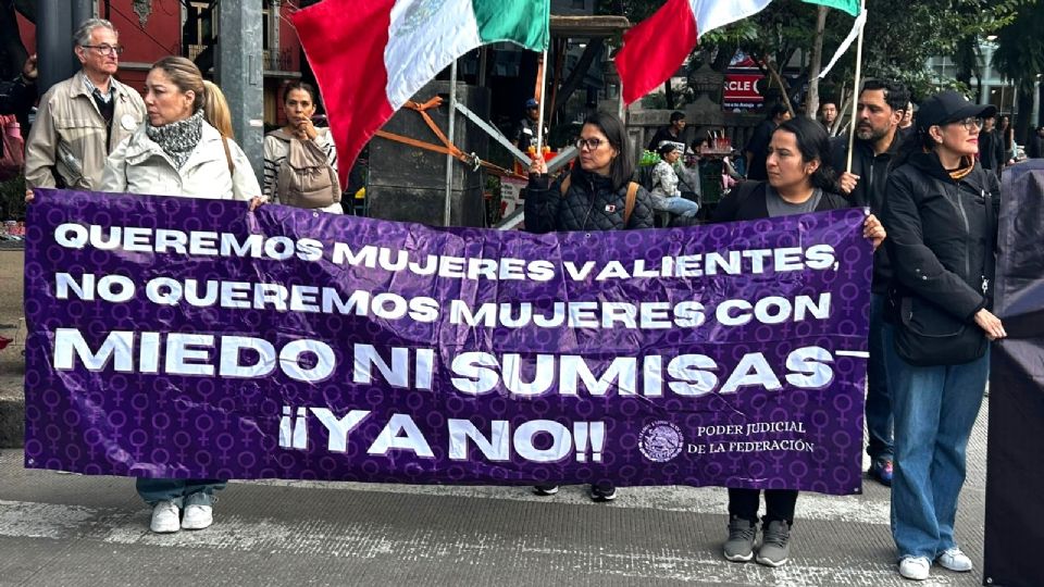 Trabajadores del PJ se manifestaron ante toma de protesta de Sheinbaum.