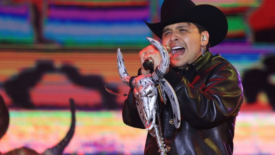 Christian Nodal es hospitalizado de emergencia