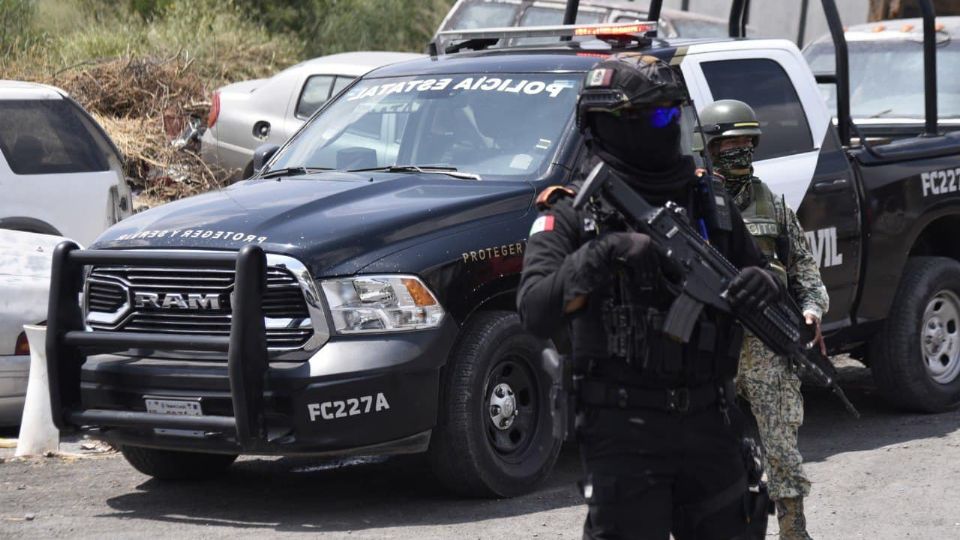 Elementos de Fuerza Civil acudieron a los sitios de las ejecuciones para resguardar la zona.