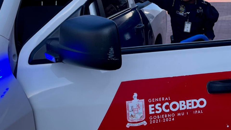 Elementos de la Policía de Escobedo acudieron al sector tras el reporte de las detonaciones.