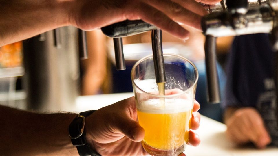 Hay importantes diferencias entre la cantidad de azúcar de una cerveza y un refresco. Conoce aquí los detalles.