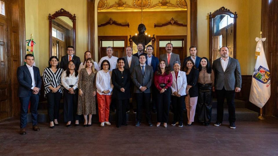 Reunión del Gobernador con los Diputados.