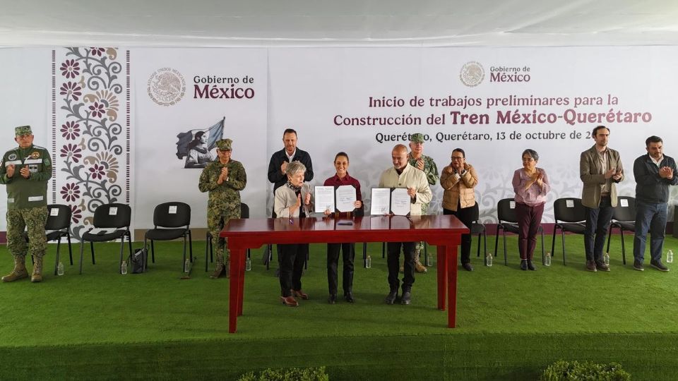 Claudia Sheinbaum, presidenta de México, anuncia el inicio de los trabajos del tren México-Querétaro.