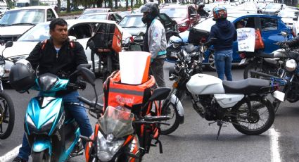 Protestan repartidores frente a Secretaría del Trabajo