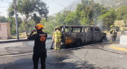 Se incendia transporte escolar en Santa Catarina