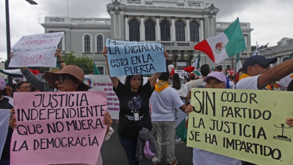 'El expresidente López Obrador presentó una propuesta para reformar al Poder Judicial, específicamente para democratizar al Poder Judicial', dijo.