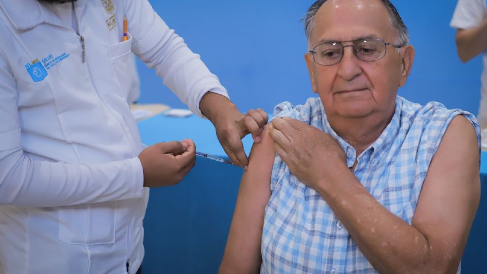 Arranca campaña de vacunación contra influenza, Covid-19 y neumococo en Nuevo León