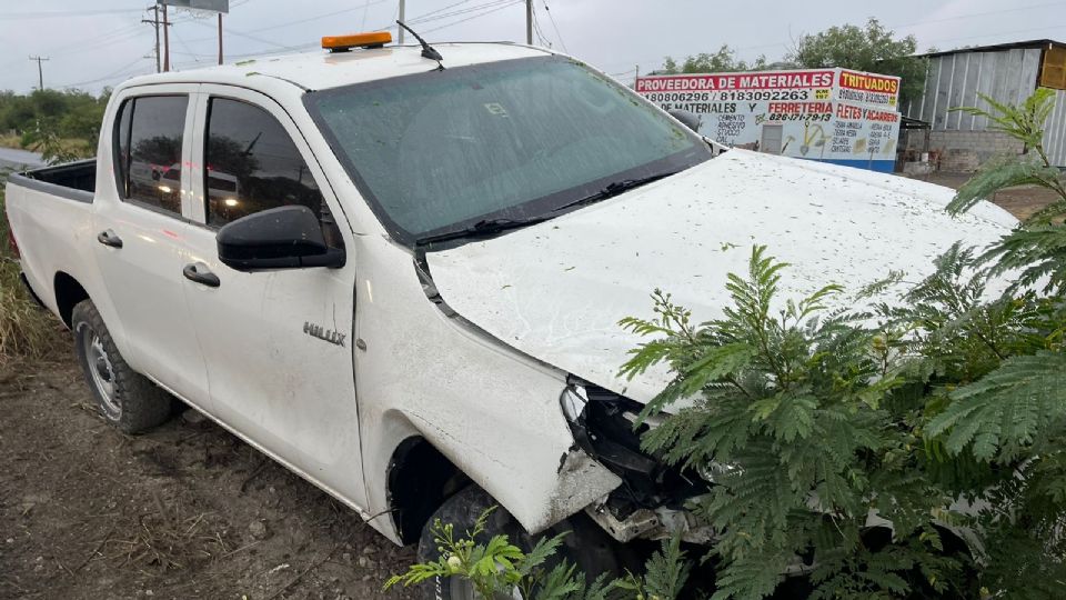 El conductor de la camioneta perdió el control y terminó sobre el camellón central de la carretera Nacional en dirección a Monterrey.