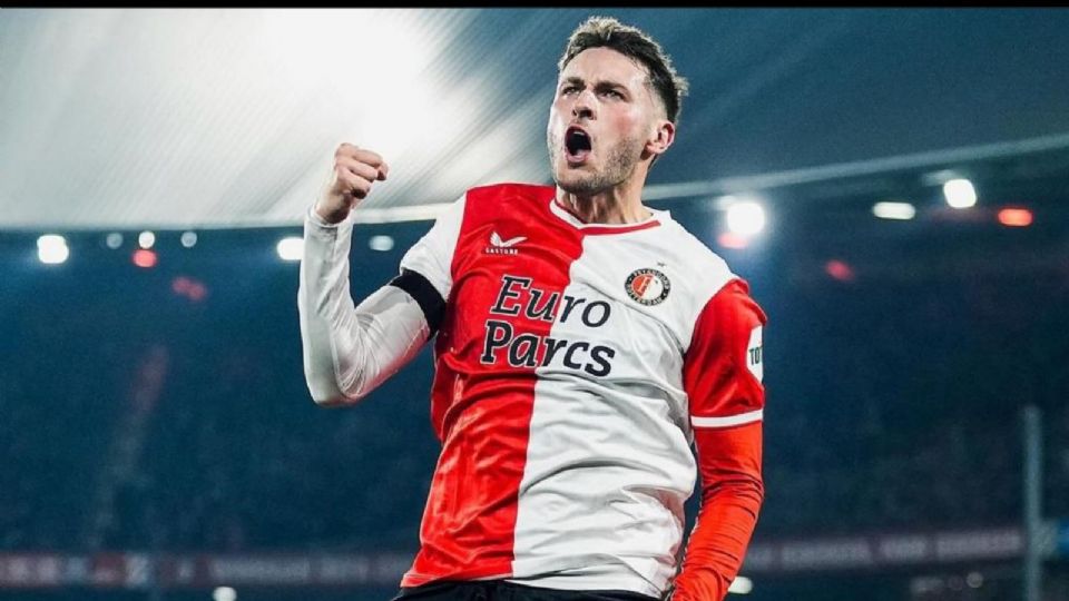 Santiago Giménez ha tomado una decisión importante en Feyenoord con su representación.