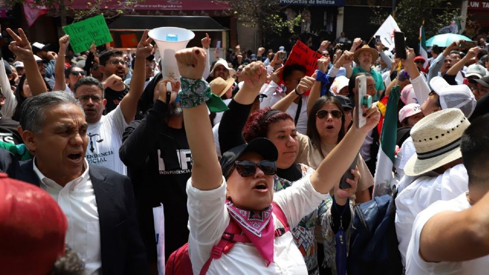 Esta votación de la base trabajadora es en el sentido es continuar con la declaratoria indefinida de labores