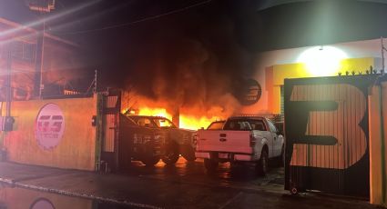 Incendio en Guadalupe consume tres vehículos