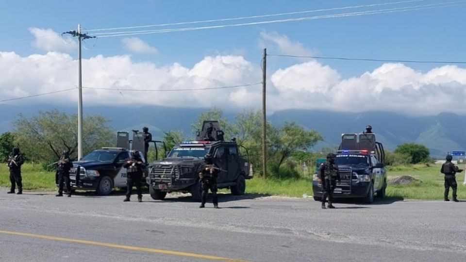 Personal de Fuerza Civil y del Ejército Mexicano se encuentran resguardando la zona donde se registraron los hechos.