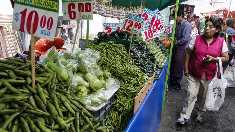 El organismo destaca que más de la mitad de la población mexicana labora en la informalidad.