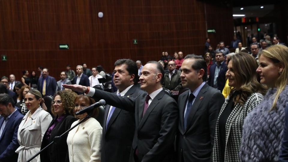 Mauricio Farah Gebara, rinde protesta como secretario general de la Cámara de Diputados.