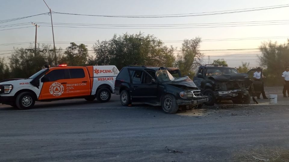 Chocan dos camionetas dejando dos heridos de gravedad