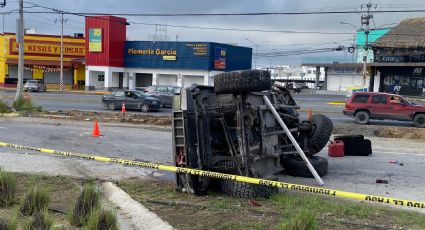 Hombre muere en volcadura en Apodaca