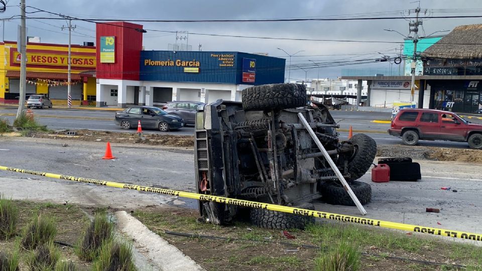 La víctima volcó su camioneta y quedó sobre su costado derecho en medio de la avenida.
