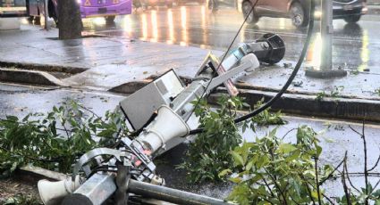 En medio de la lluvia se registran varios accidentes; en uno, perdió la vida un policía