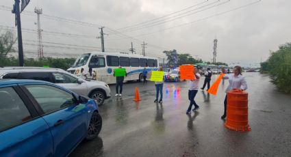 Vecinos bloquean carretera Dulces Nombres en Apodaca