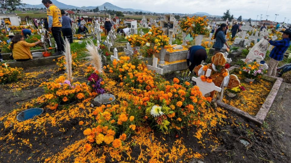 Día de Muertos: Monterrey se prepara para recibir a 50 mil visitantes en panteones municipales