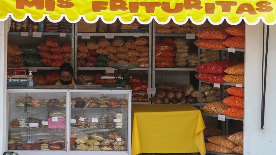 La prohibición de comida chatarra en las escuelas busca reducir los altos índices de obesidad en las infancias de México.