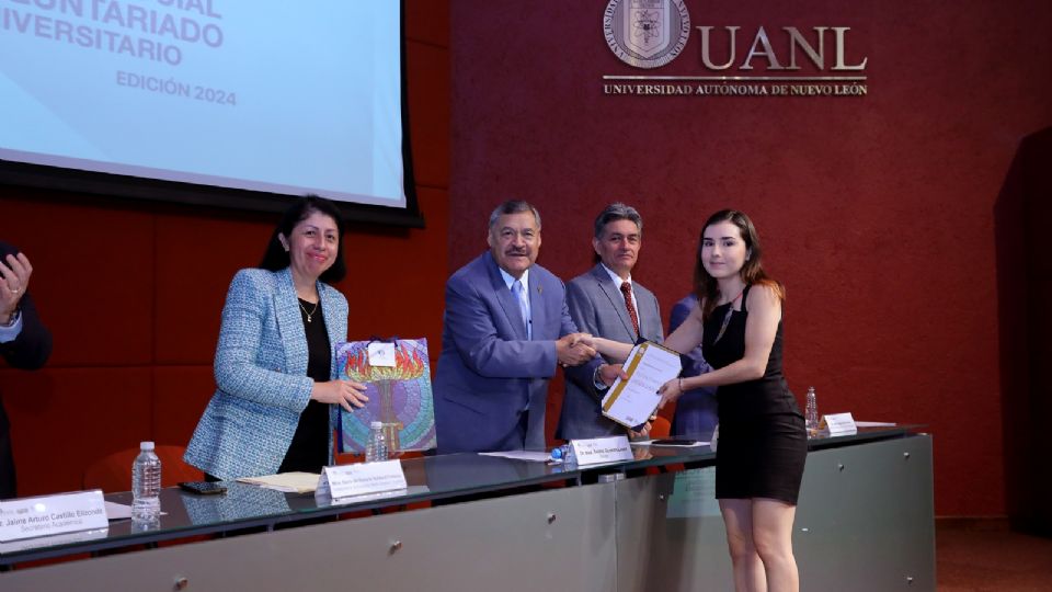 Entrega de reconocimientos UANL